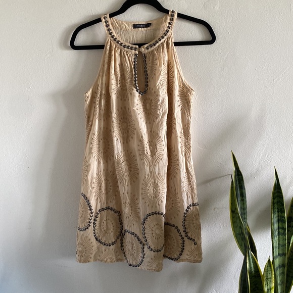 Beautifully detailed mini dress! - Picture 4 of 6